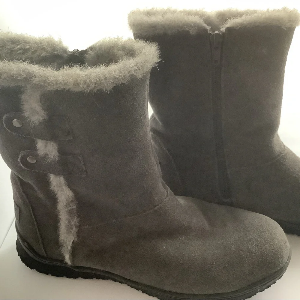 NEW/Unworn Minnetonka Charcoal Suede Boots - Picture 5 of 8